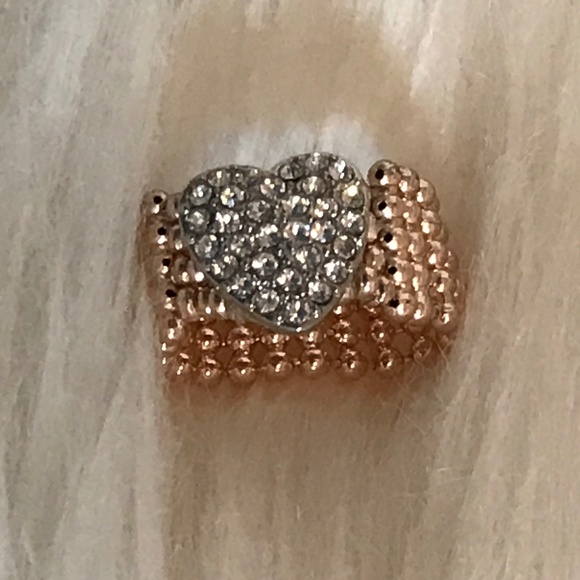 NWOT Guess Rose Gold Tone Ring With Stretchable Band & White Rhinestones - Picture 3 of 9